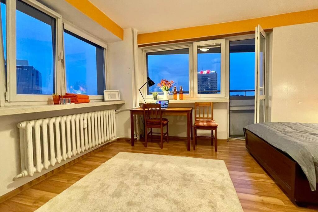Orange Metro Fast Wifi 1Gbs Big Tv Hbo Appletv Apartment Warsawa Bagian luar foto